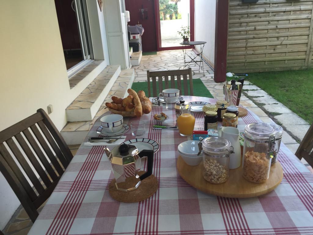 Chez Phil Et Dom Bed & Breakfast Biarritz Exterior photo
