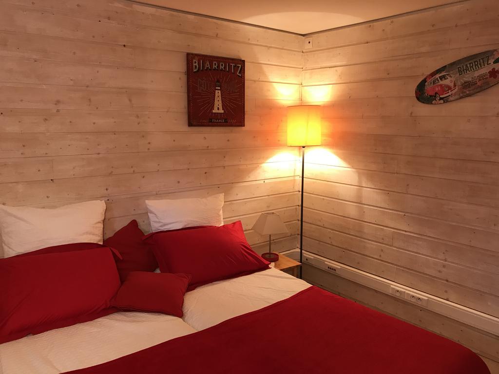 Chez Phil Et Dom Bed & Breakfast Biarritz Exterior photo